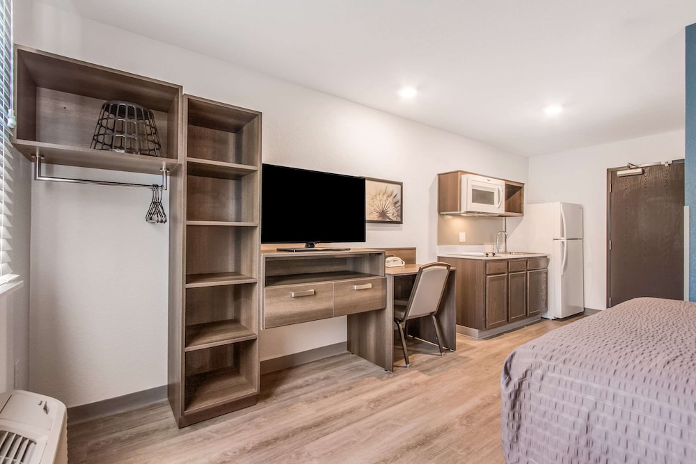 WoodSpring Suites Doral Miami Airport 16/51