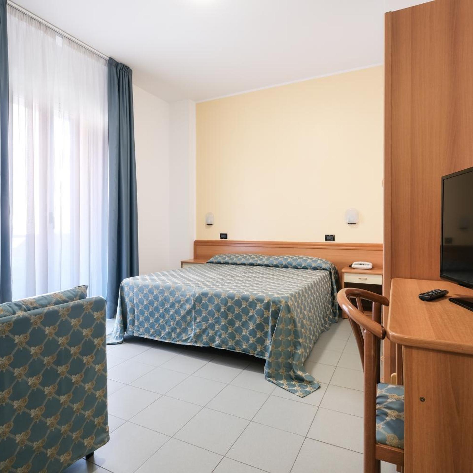 Room, Triple, Balcony, Thea Hotel 4/10