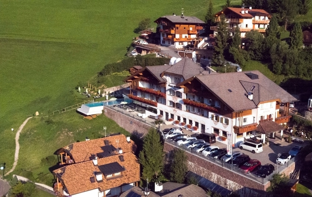 Hotel Interski 65/68