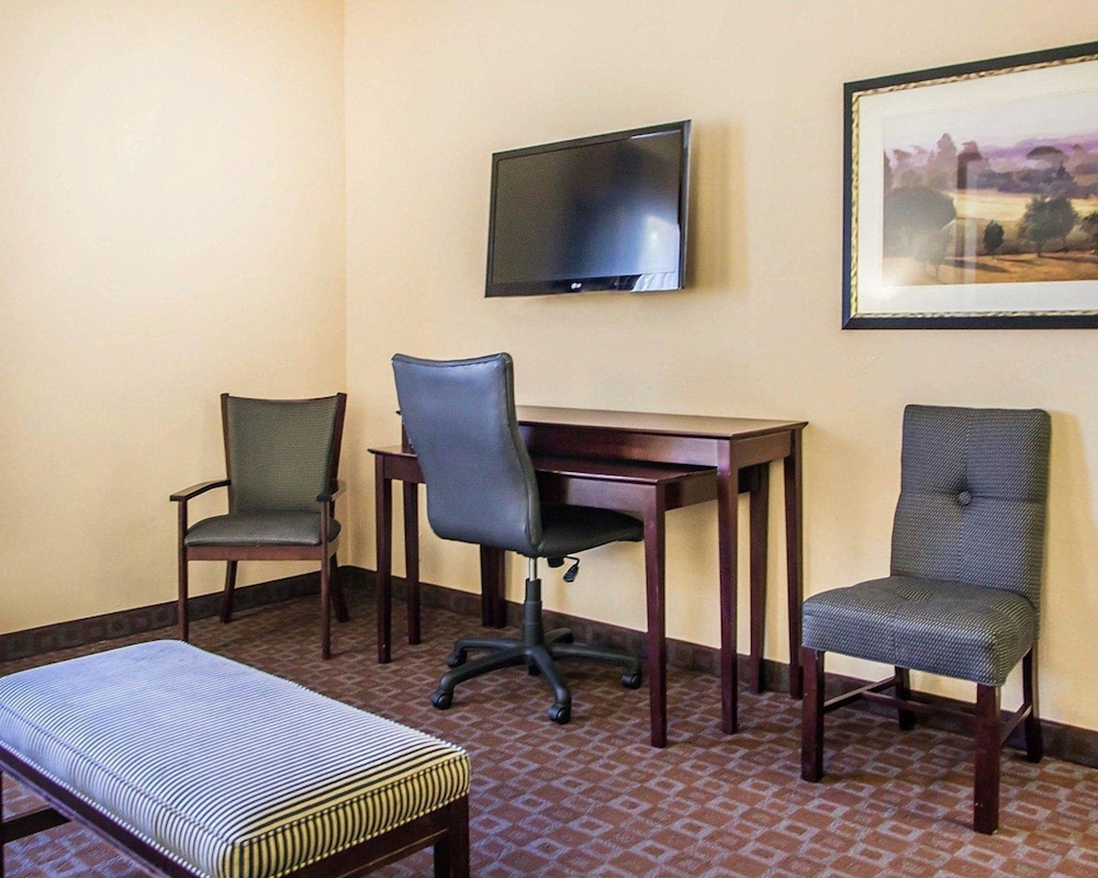 Quality Inn & Suites Peoria 45/50