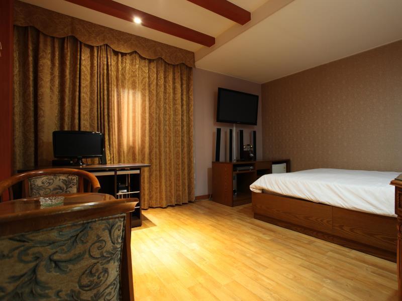 Monaco Hotel 7/22