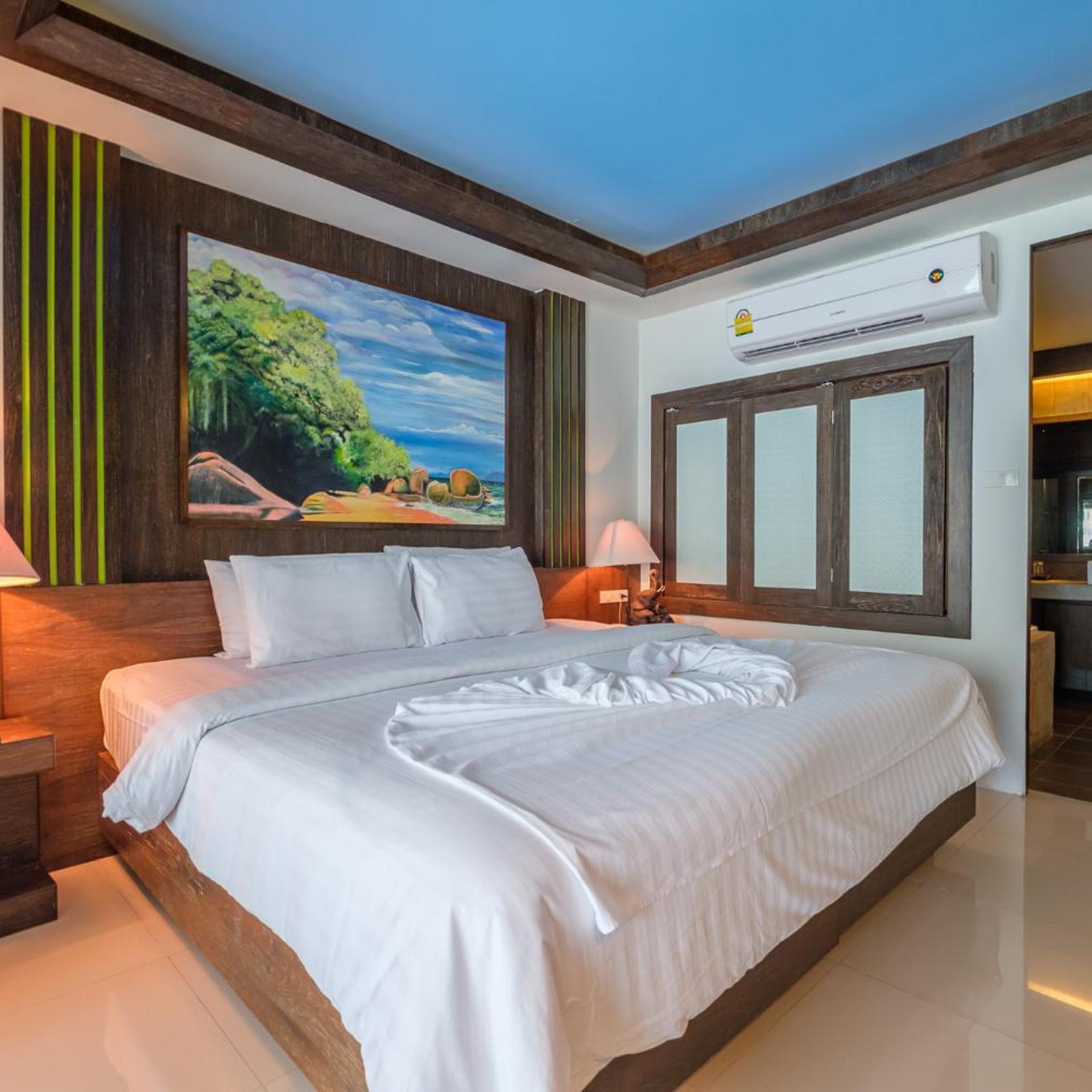 Grand, Deluxe, Double or Twin Bed, Pool Access
