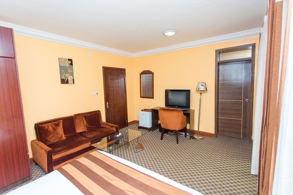 The Country Inn Hotel 24/50
