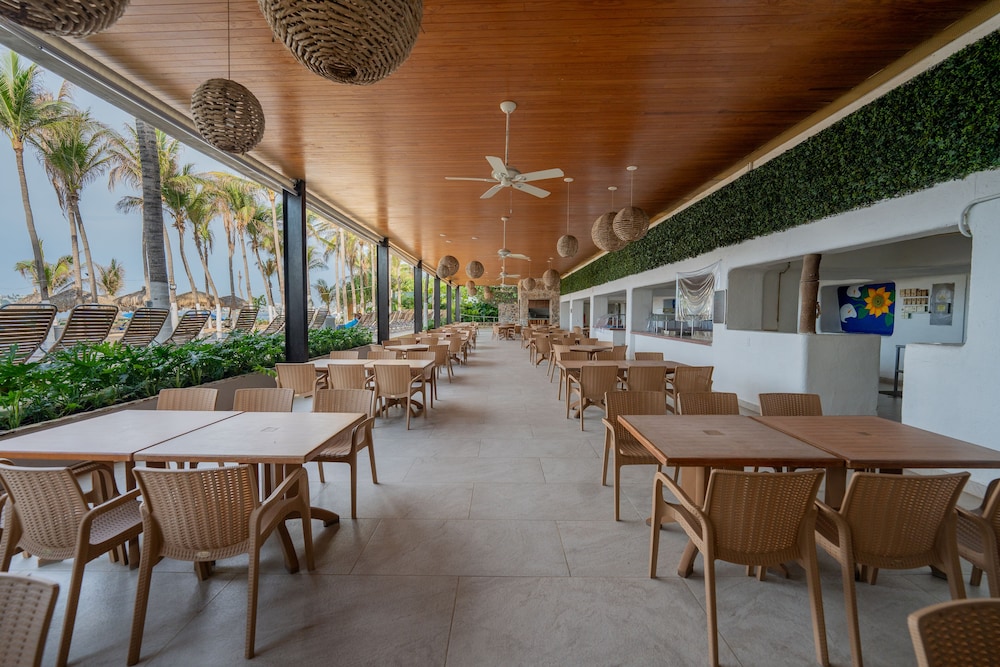 Playa Suites Acapulco 48/64