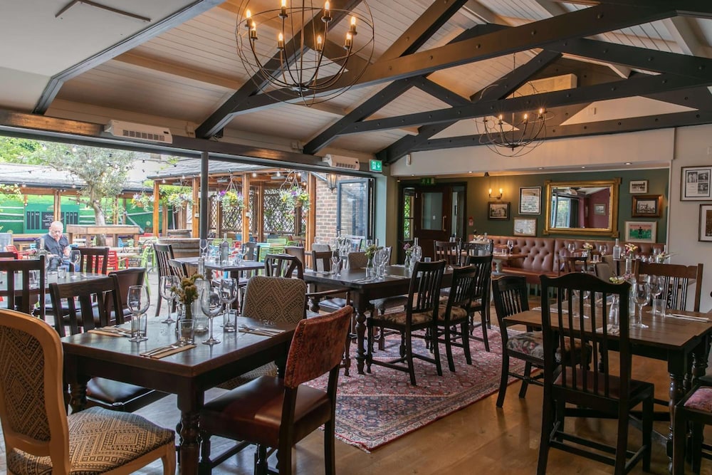 The Rose and Crown Wimbledon 33/50