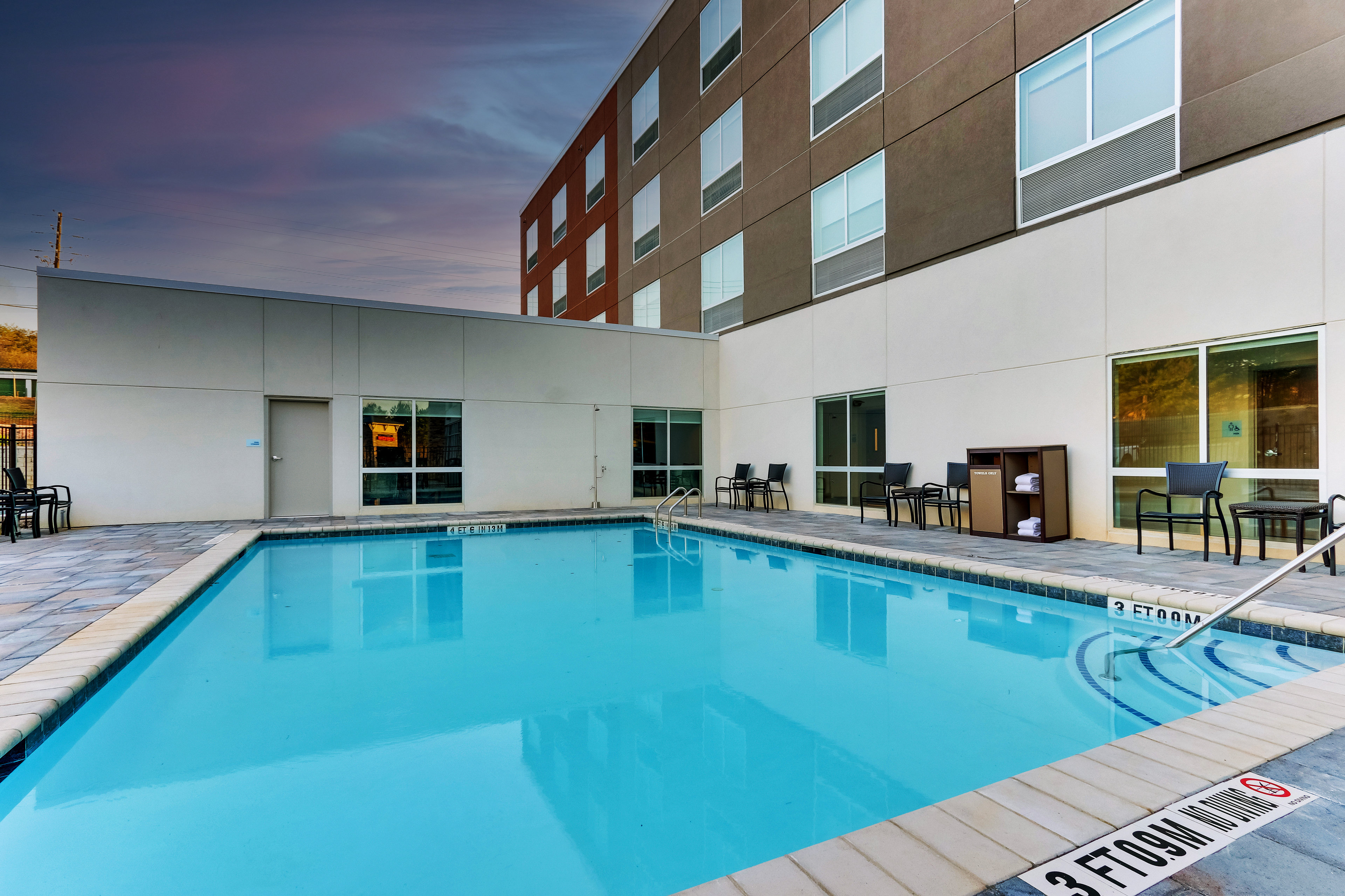 Holiday Inn Express and Suites Dawsonville 42/74