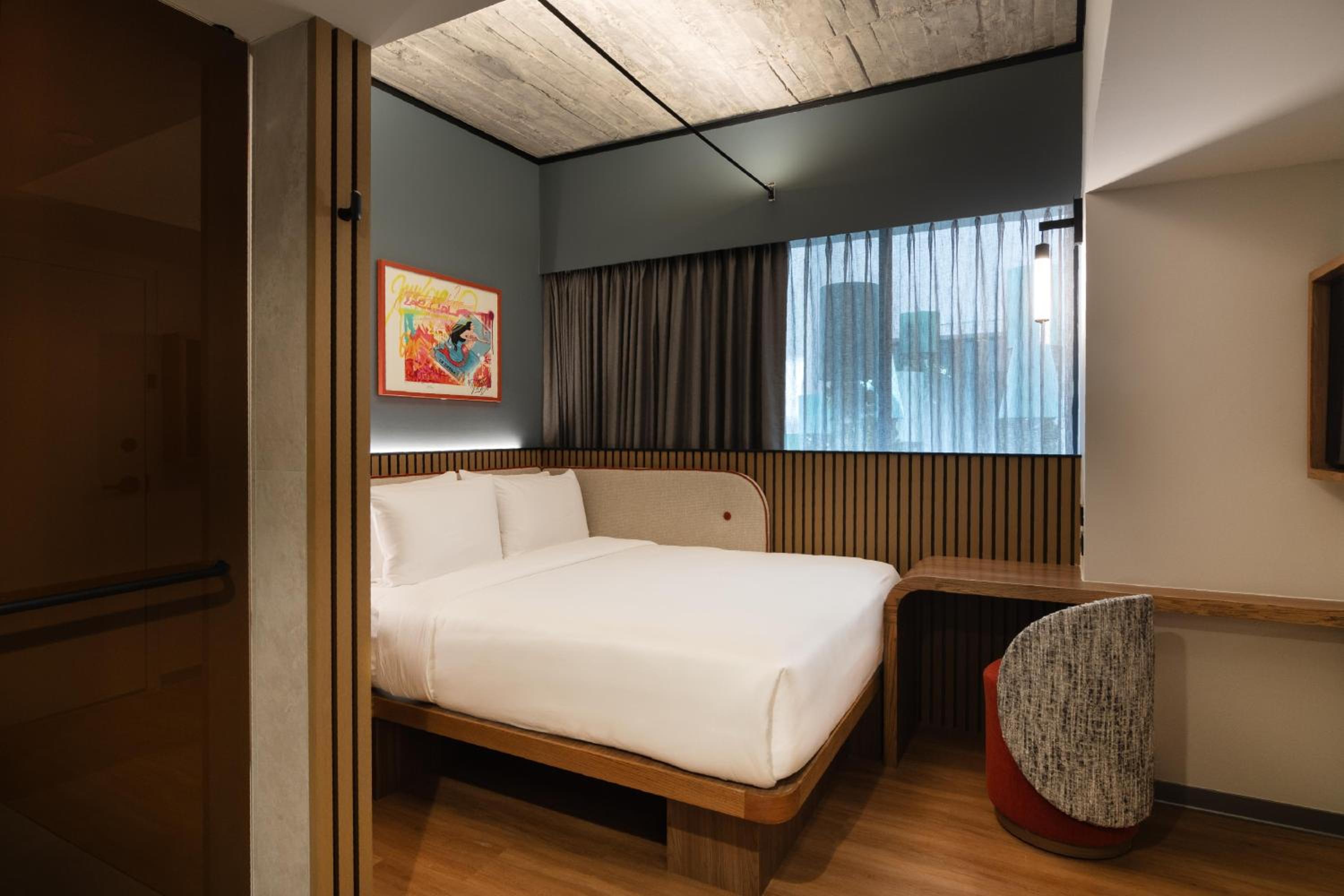 Compact, Queen Bed