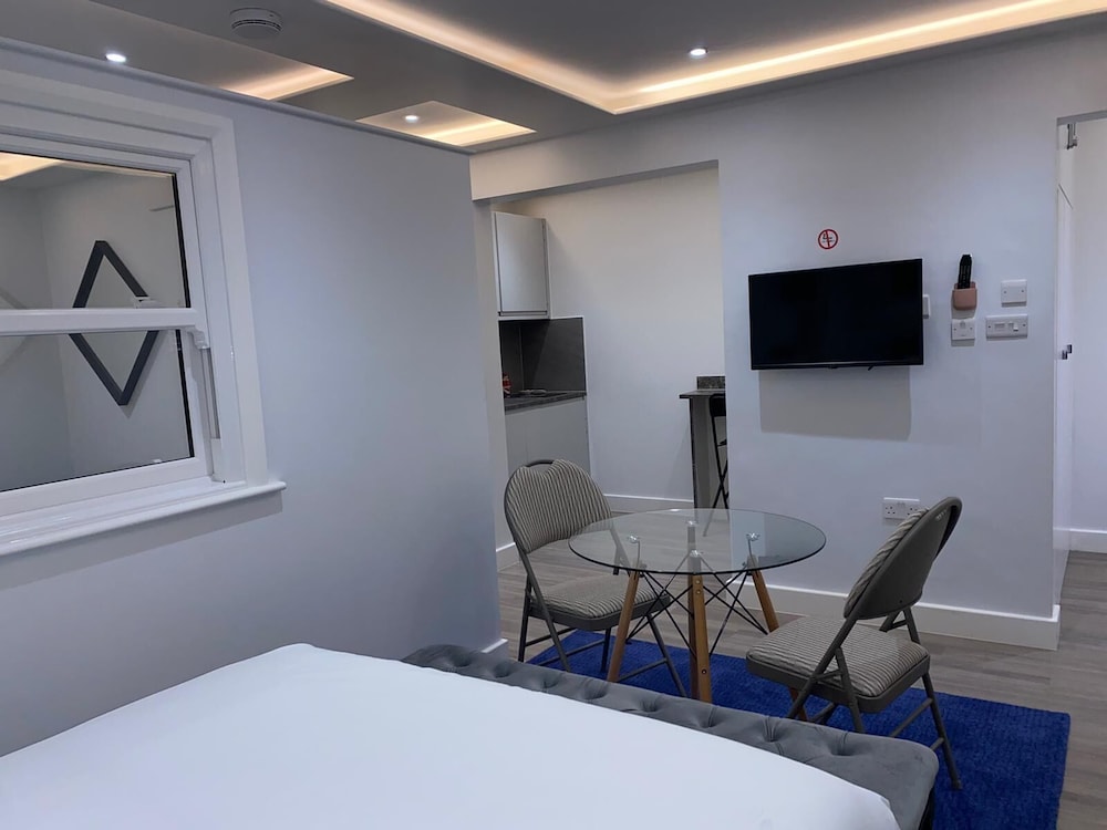 HYDE PARK SUITES 44/55