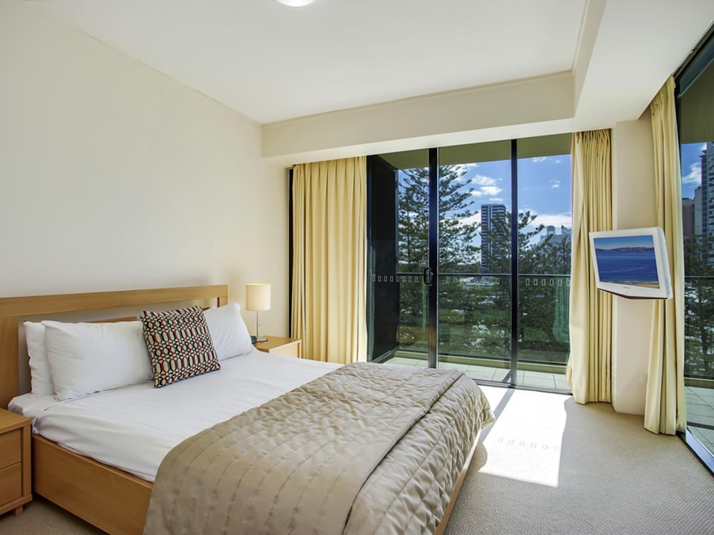 Mantra Broadbeach on the Park 23/70