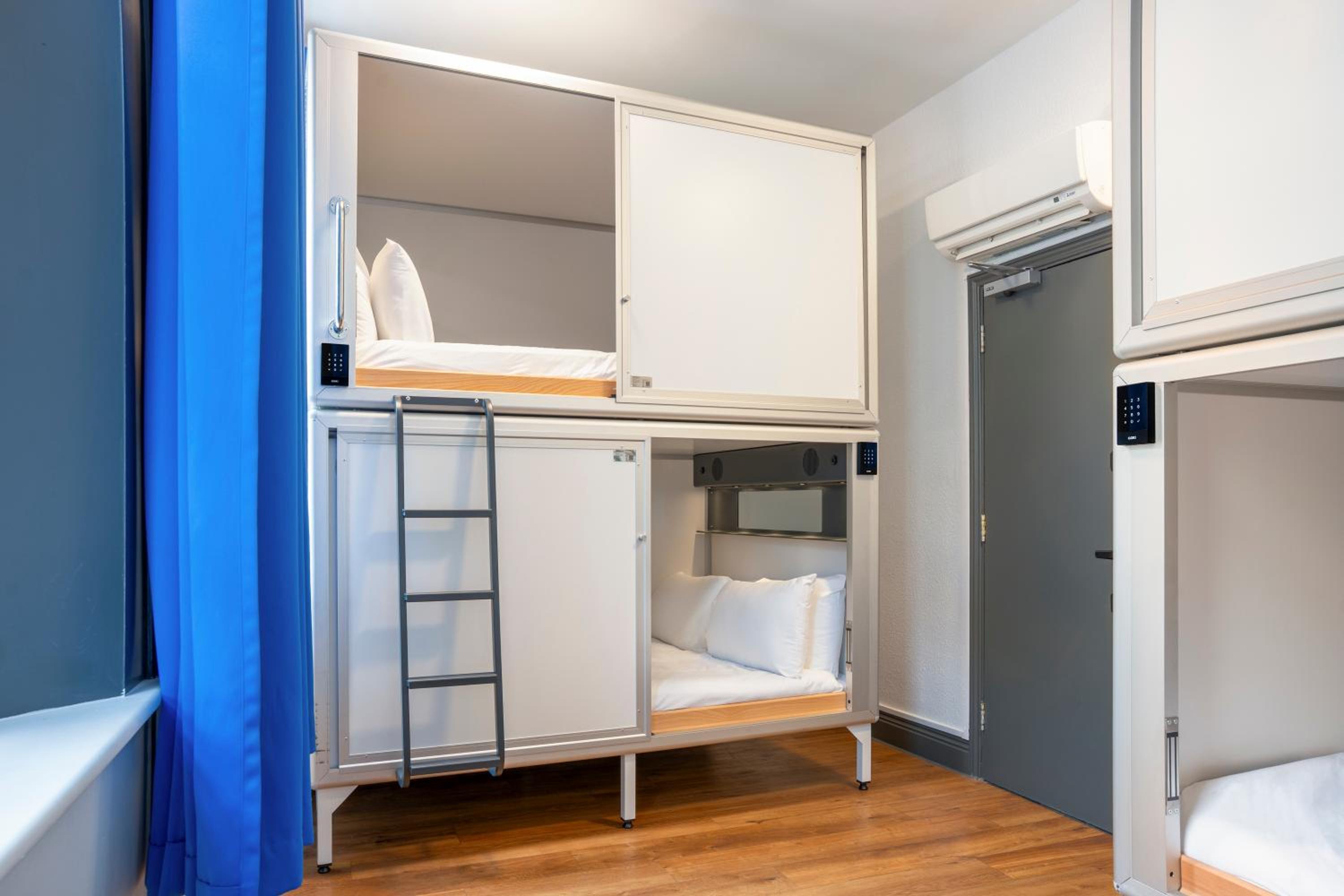 Capsule, Shared Bathroom