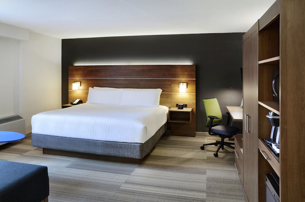 Holiday Inn Express Toronto Downtown 24/76