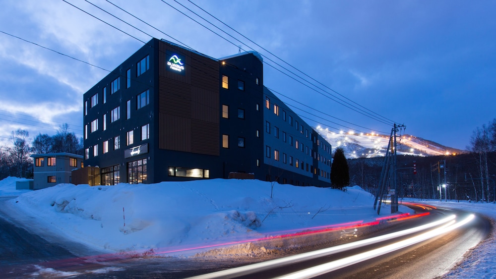 Always Niseko 4/33