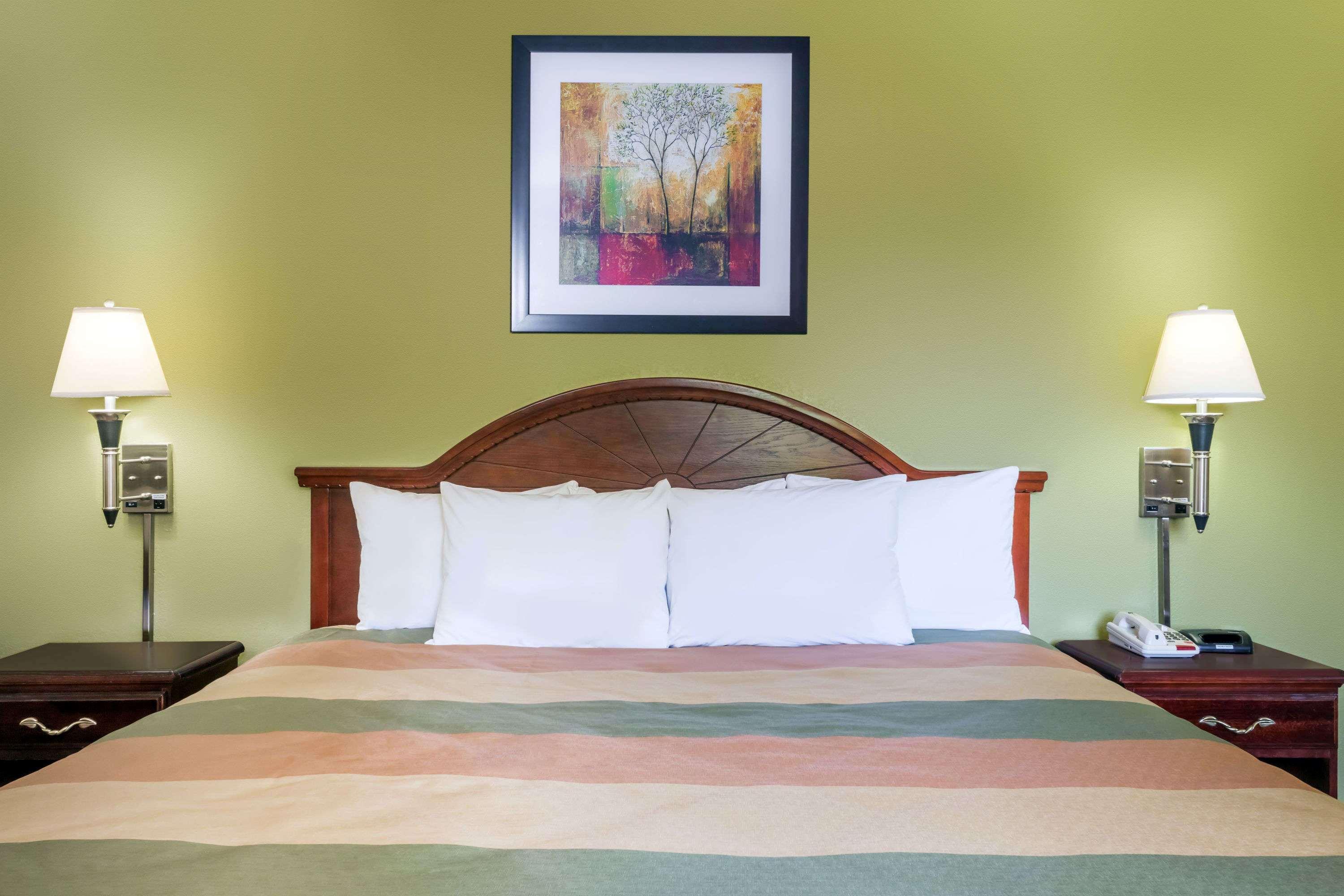 Days Inn by Wyndham Blakely 13/23