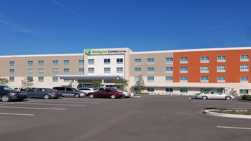 Holiday Inn Express Suites Tampa East Ybor City 3/56