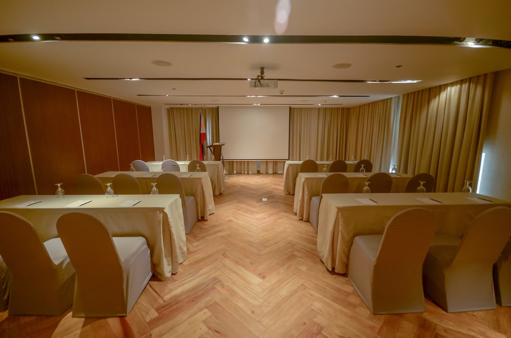 Hue Hotels and Resorts Puerto Princesa Managed by HII 60/67