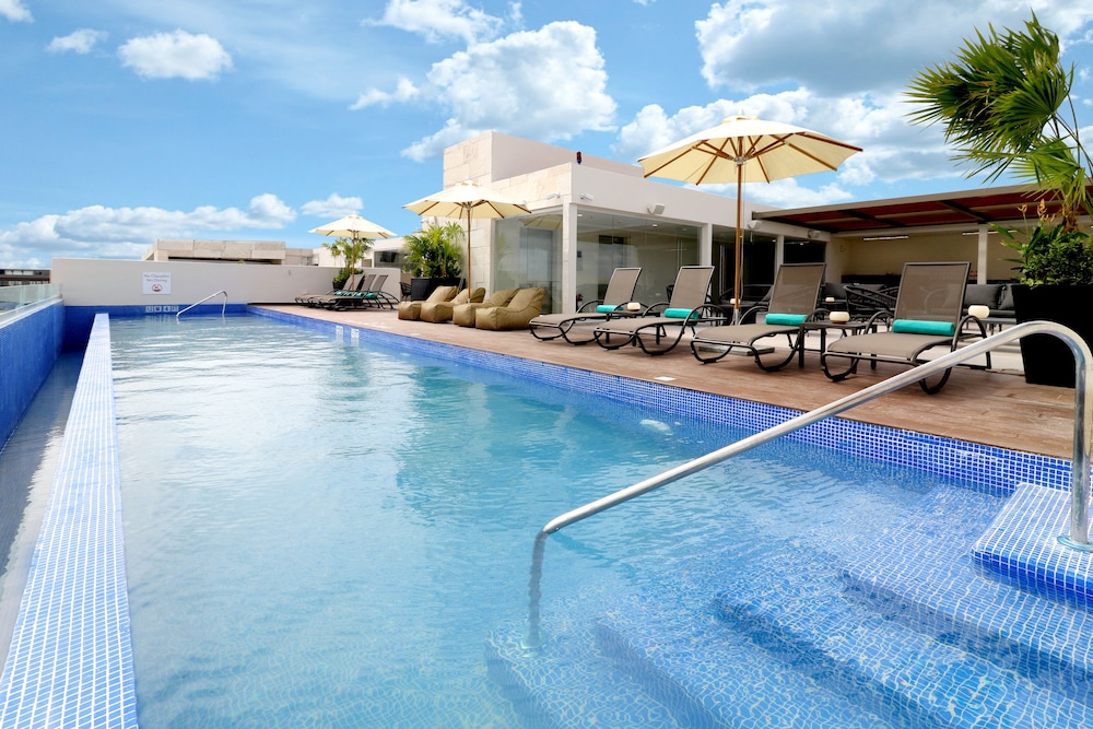 Holiday Inn Express And Suites Playa Del Carmen 3/74