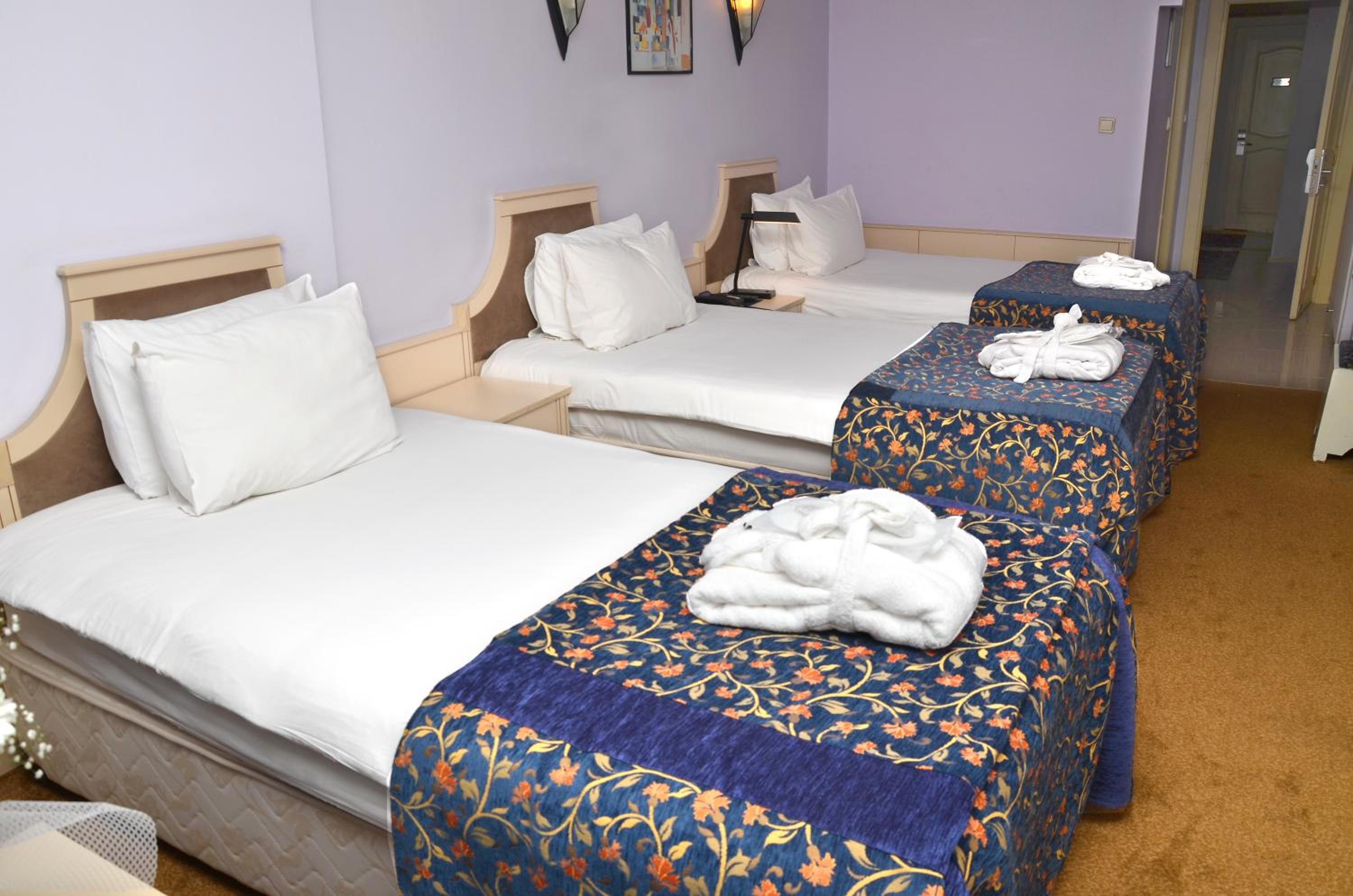 غرفة اقتصادية ثلاثية، Berr Hotel 5/9