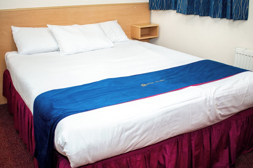 غرفة عائلية بسرير مزدوج وسرير فردي، Royal Square Hotel - NEC & Birmingham Airport 3/7
