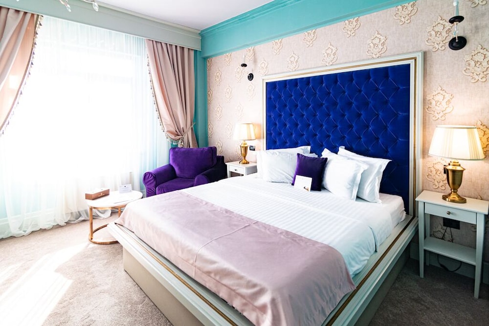 Phoenicia Grand Hotel 23/74