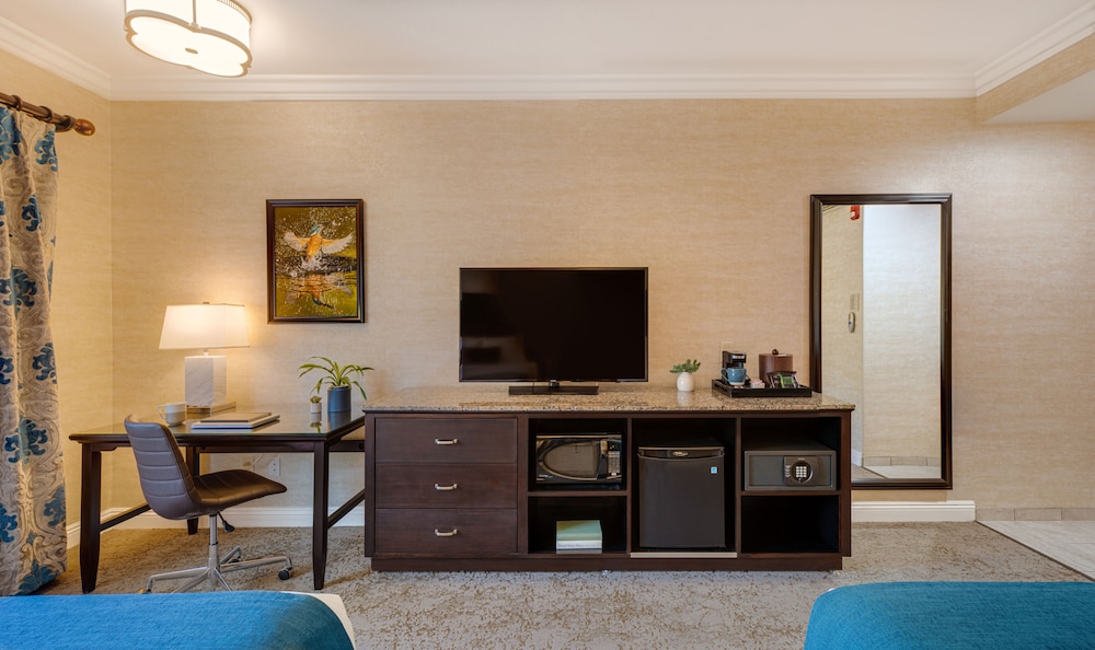 Ayres Suites Diamond Bar 59/65