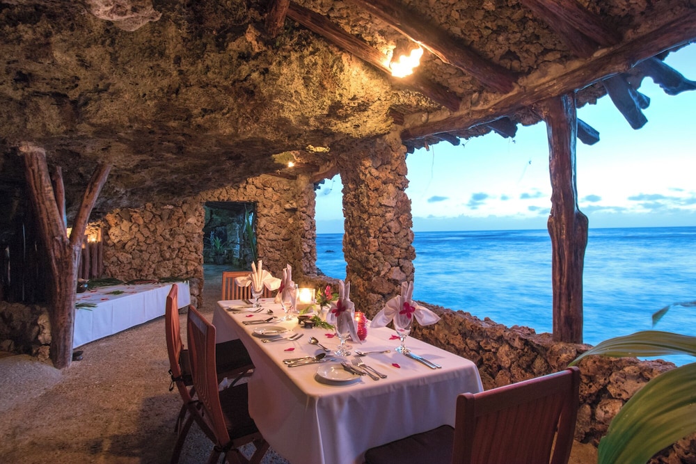 Savasi Island Resort 46/56