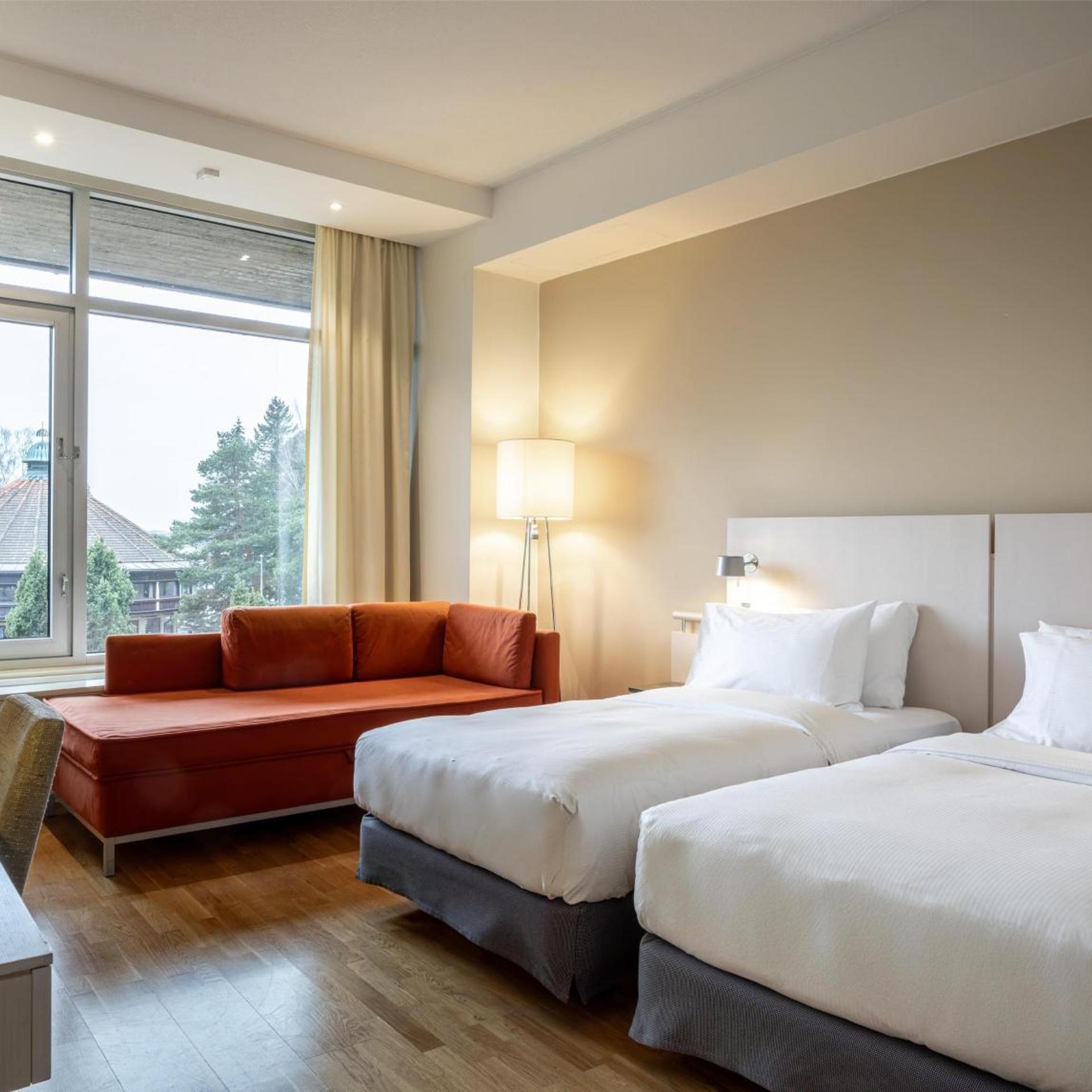 GUEST ROOM, TWIN BEDS, PARTIAL SEA VIEW
