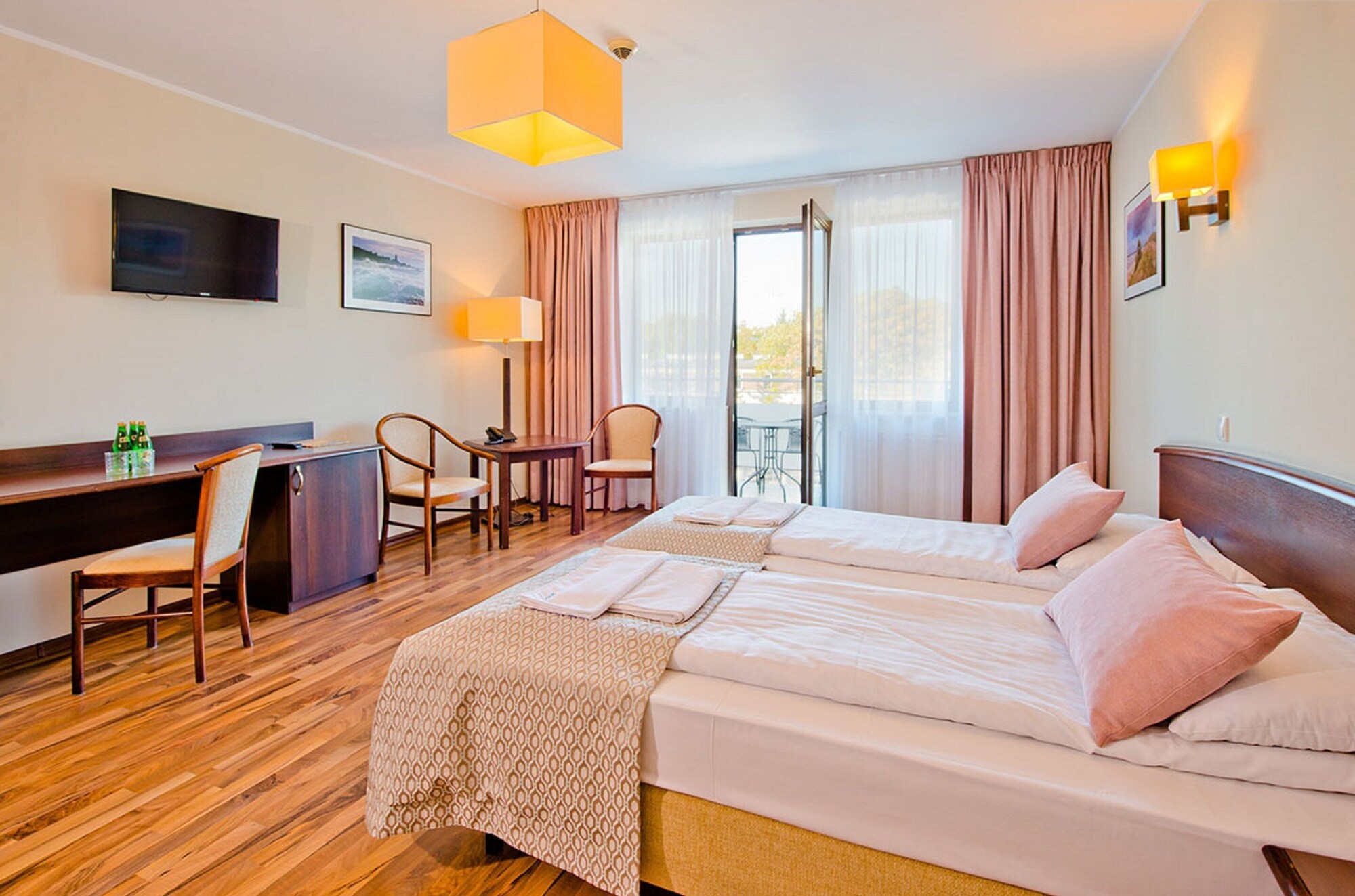 2 BEDROOMS, QUADRUPLE, BALCONY