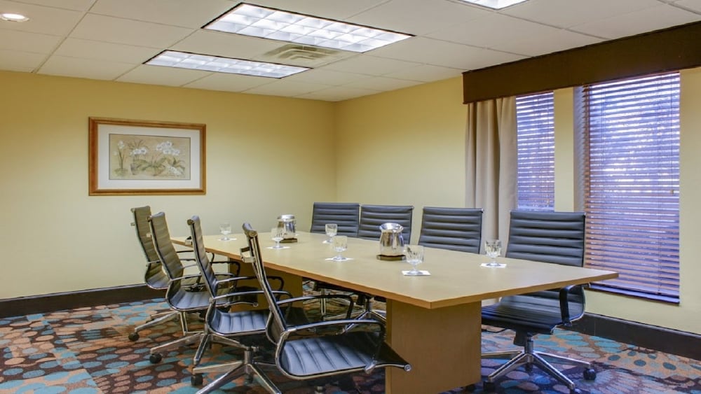 Club Hotel Nashville Inn Suites 54/67