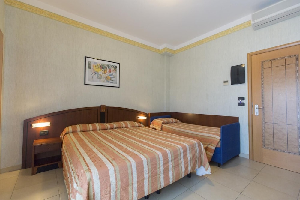 CITY, DOUBLE BED