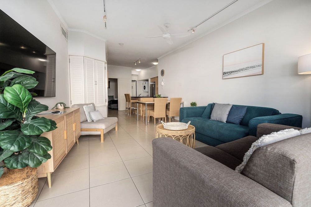 Rolling Surf Resort 54/78