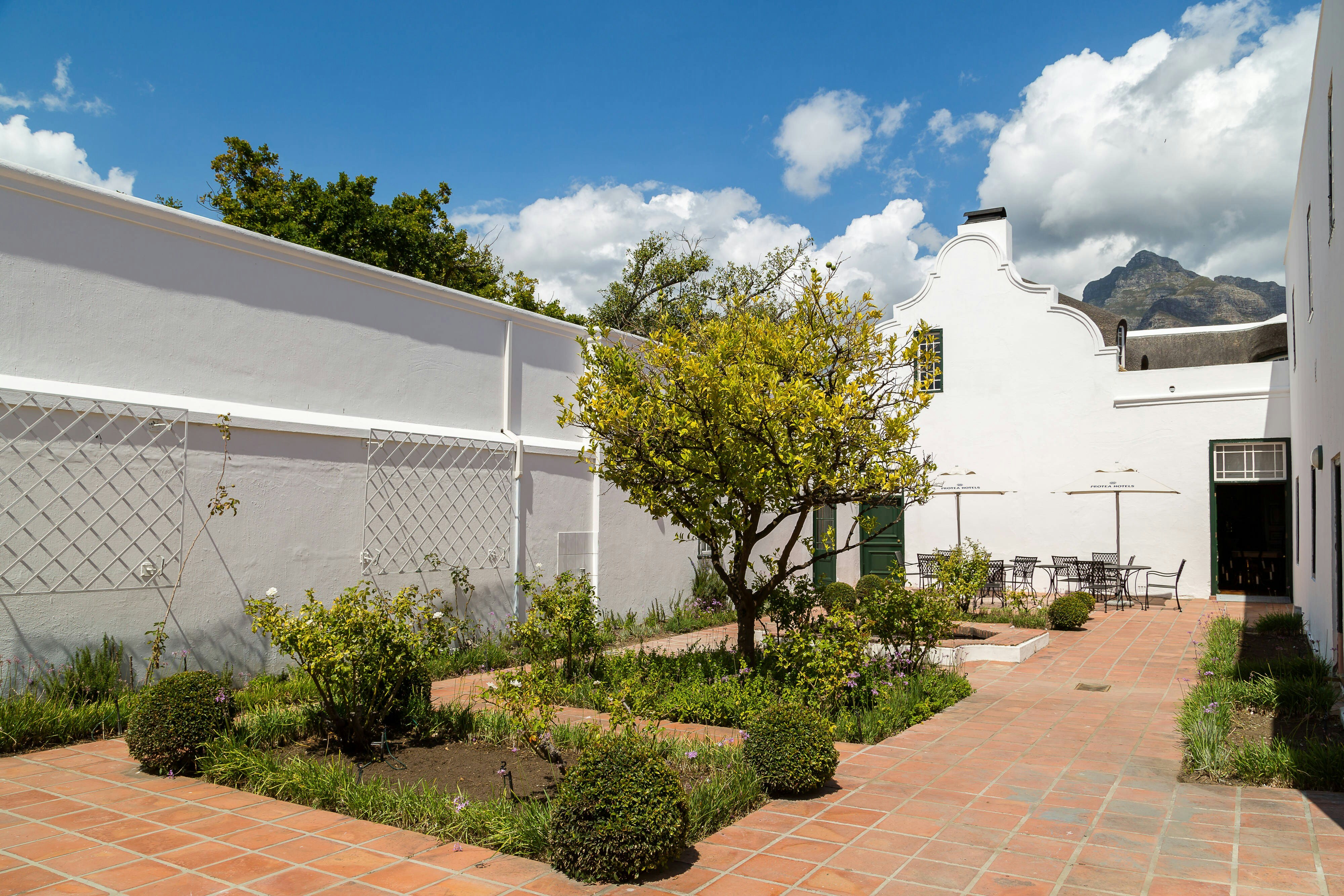 Protea Hotel by Marriott Cape Town Mowbray 12/13