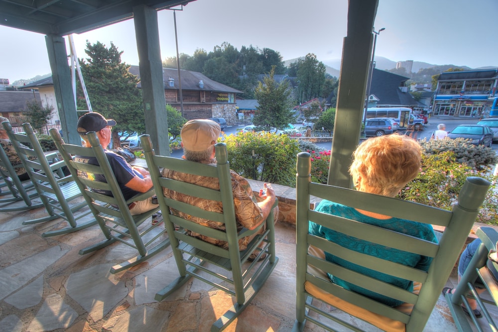 The Historic Gatlinburg Inn 46/66