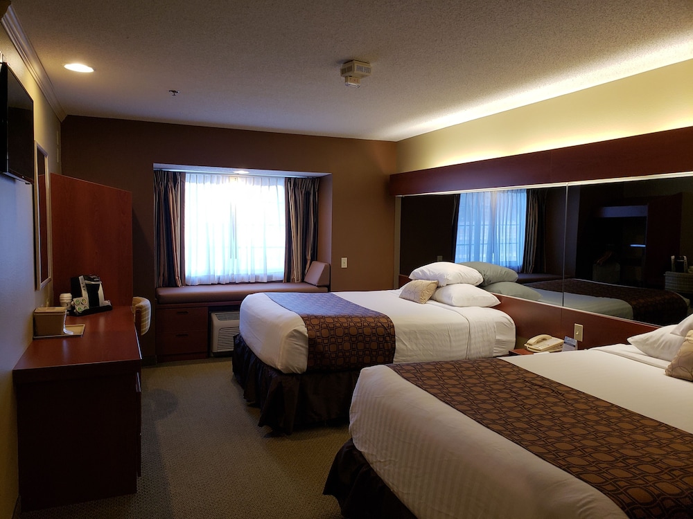 Microtel Inn and Suites Dover 7/36