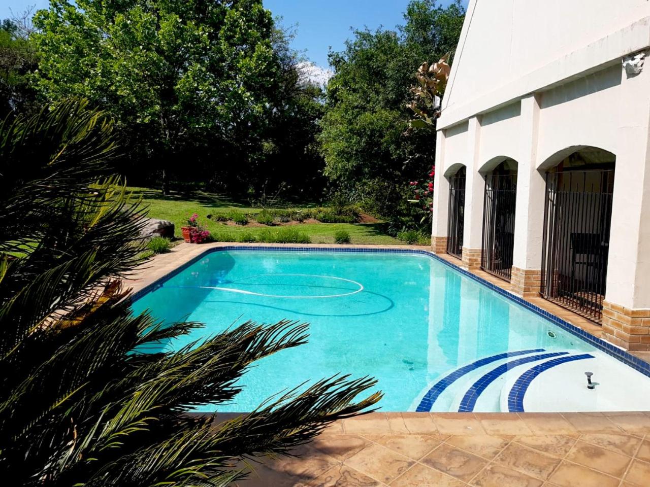 Ipe Tombe Guest Lodge 40/46