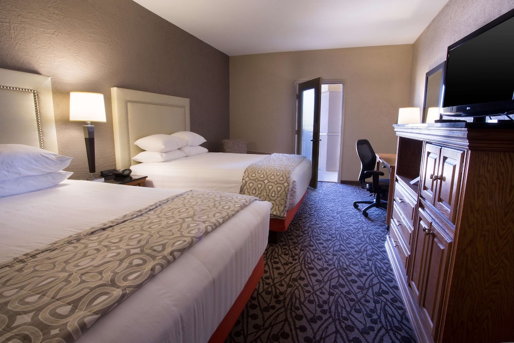 DELUXE, 2 QUEEN BEDS, TERRACE