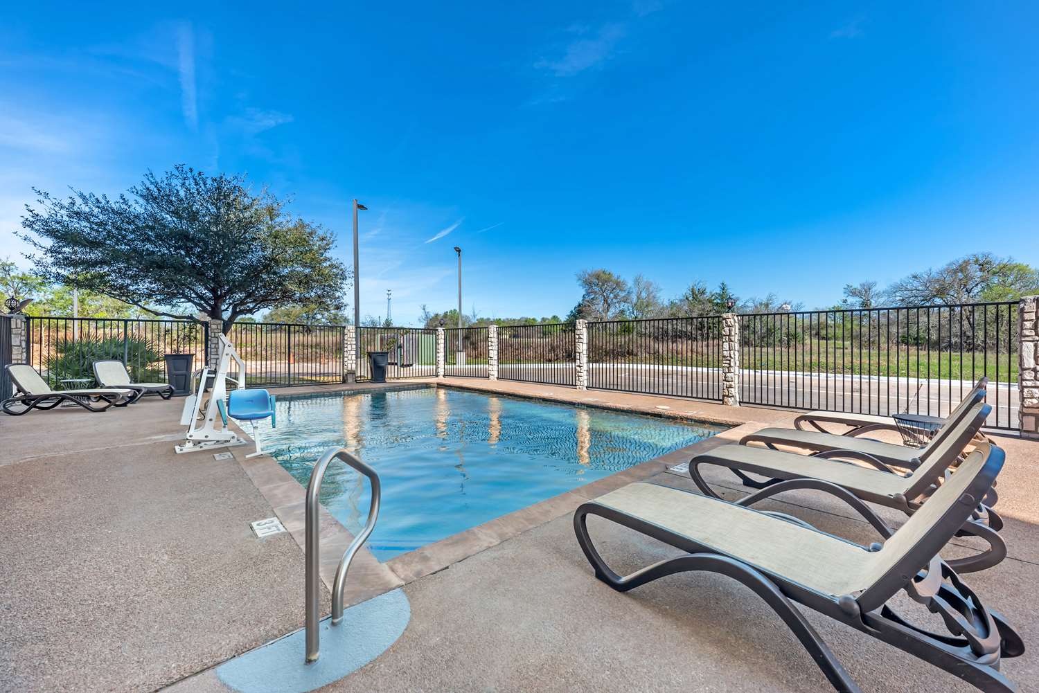Best Western La Grange Inn & Suites 5/12