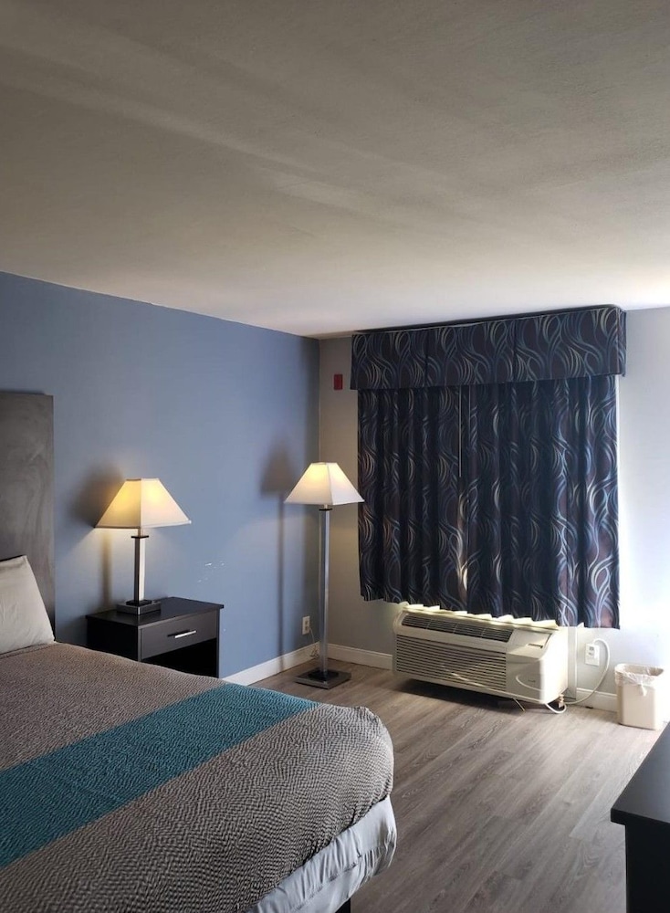 Econo Lodge Mineral Wells, TX 17/23