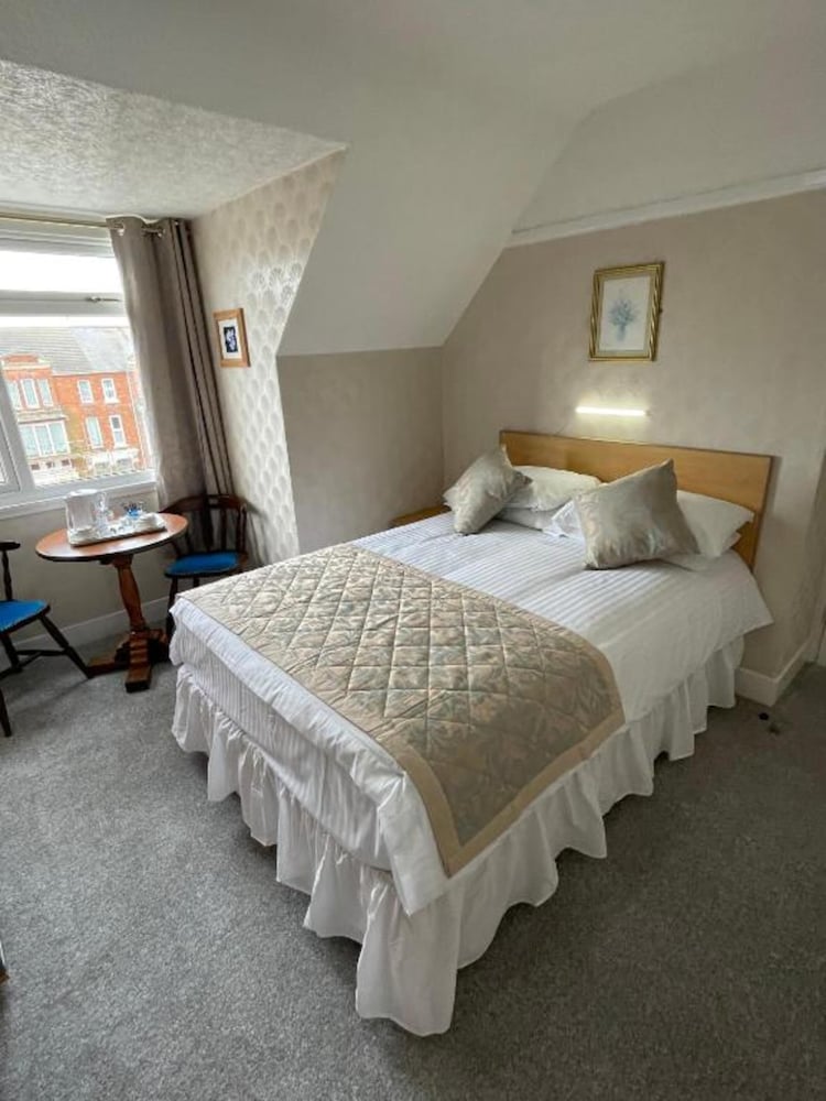 OYO Queens Hotel, Skegness 16/52