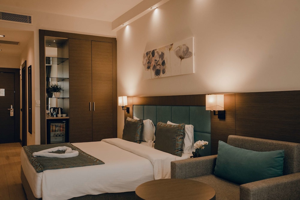 Hilly Hotel 26/71