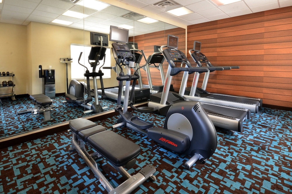 Fairfield Inn Suites By Marriott Roanoke Hollins I 81 17/26