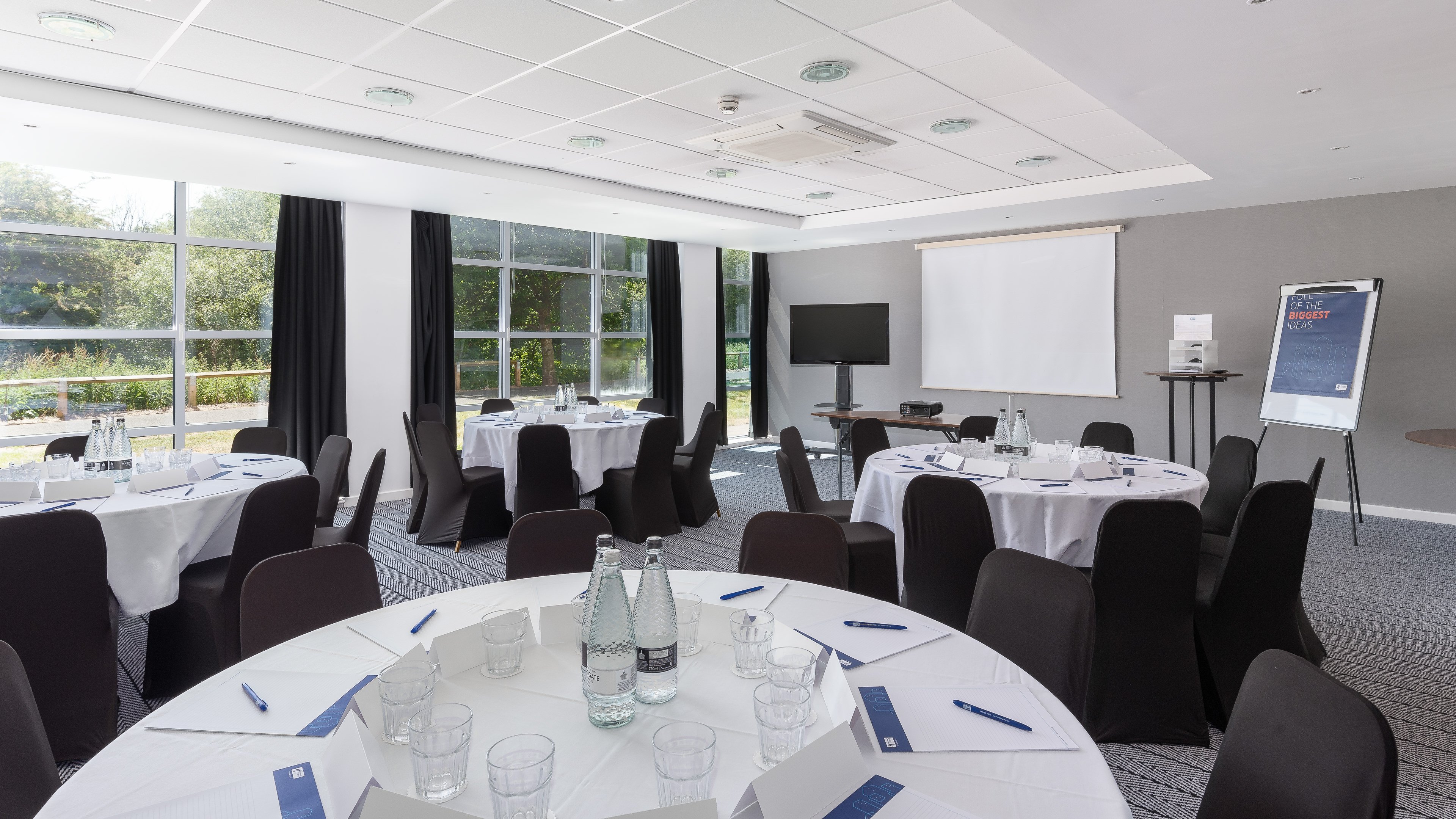 Holiday Inn Express Leigh - Sports Village 38/50