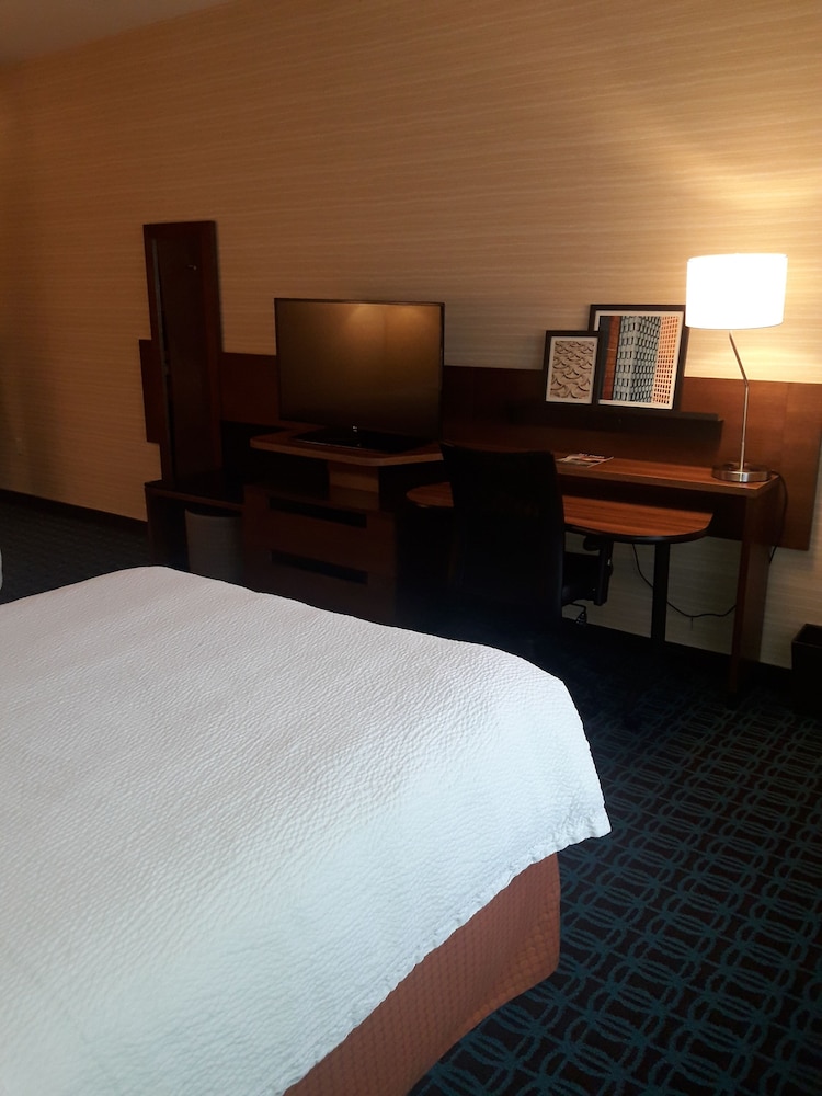Fairfield Inn Suites Plattsburgh 18/41