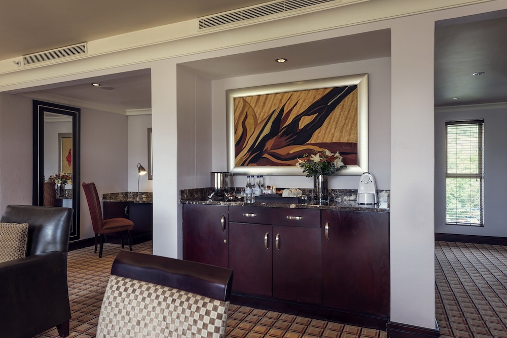 Sun City Hotel 3/50
