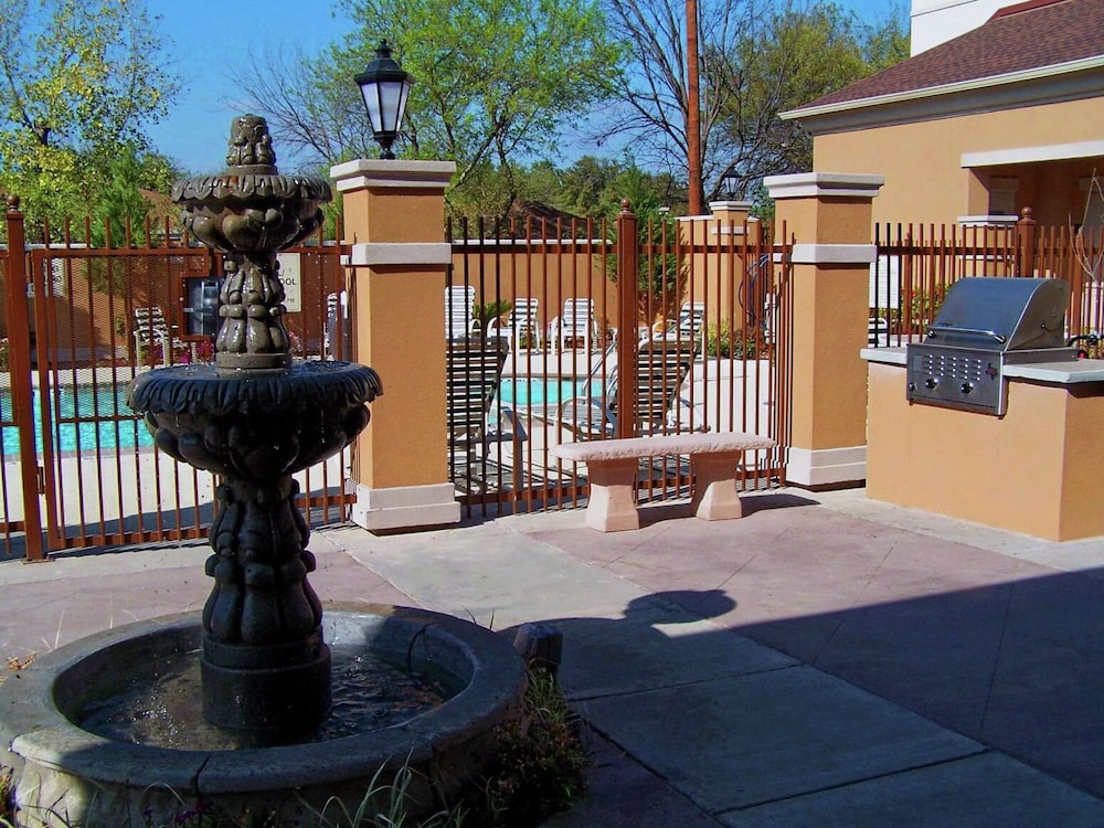 Homewood Suites by Hilton Laredo at Mall del Norte 57/75