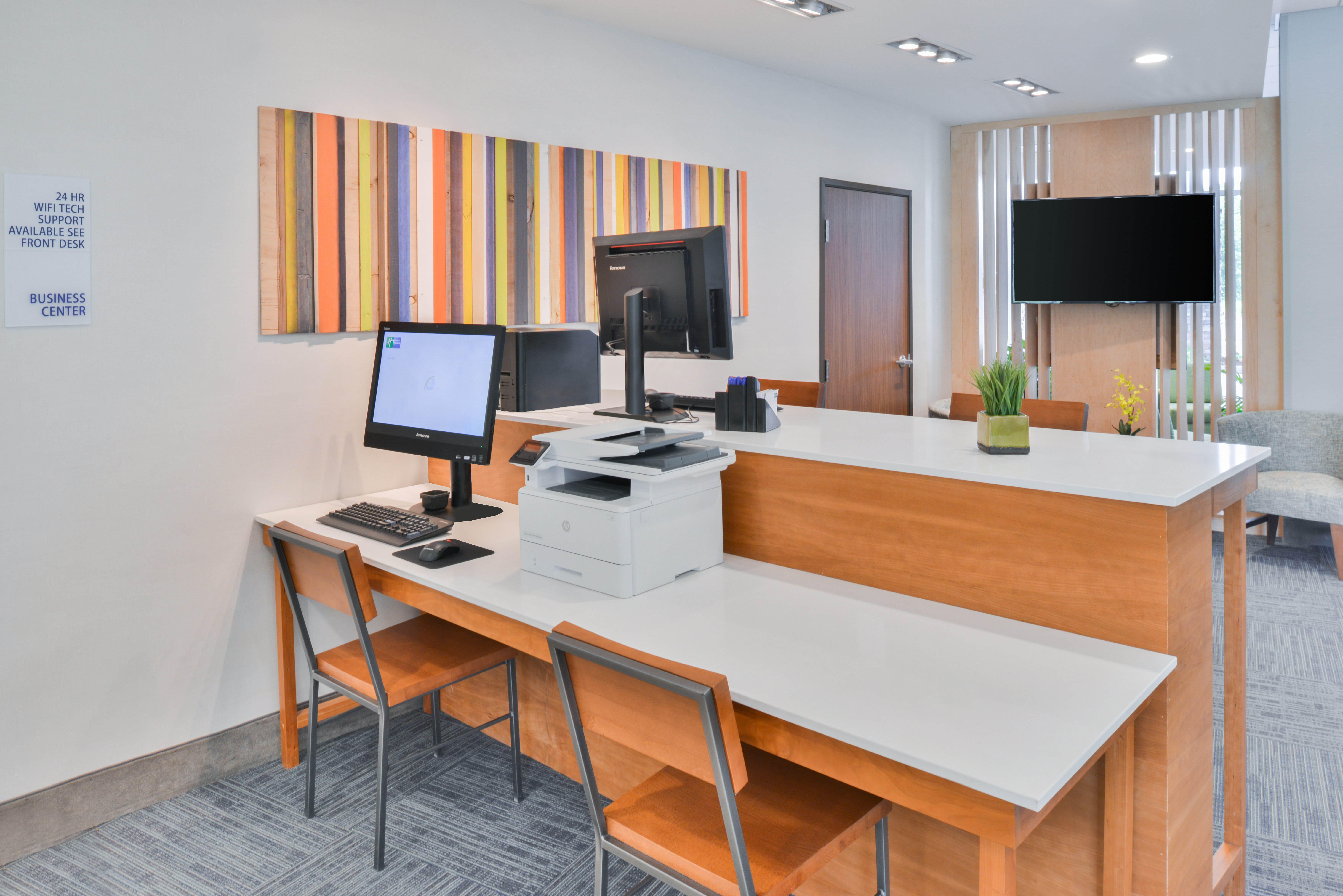 Holiday Inn Express And Suites Salem 43/45