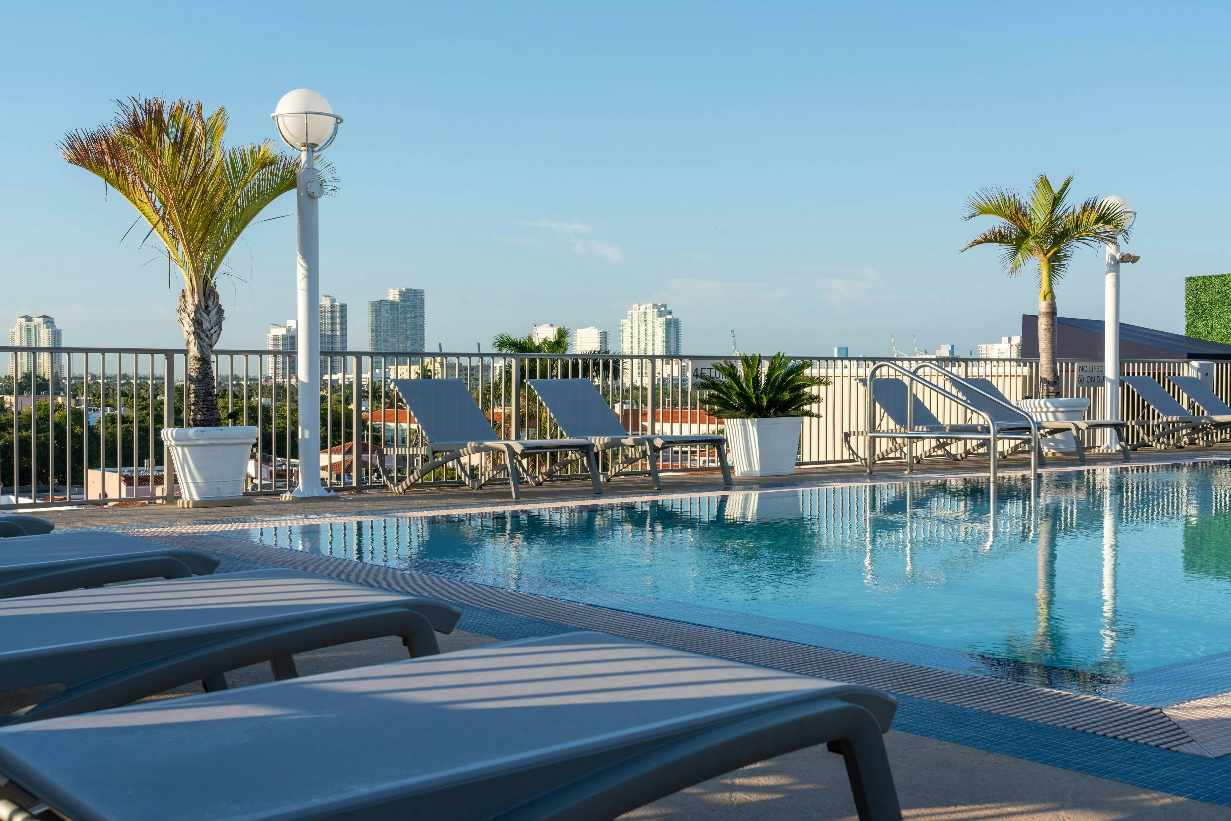 Courtyard By Marriott South Beach 33/33