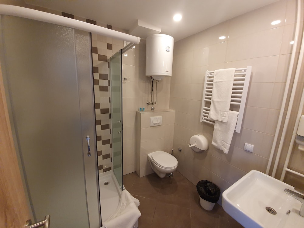 Premium Crown Suites 46/47
