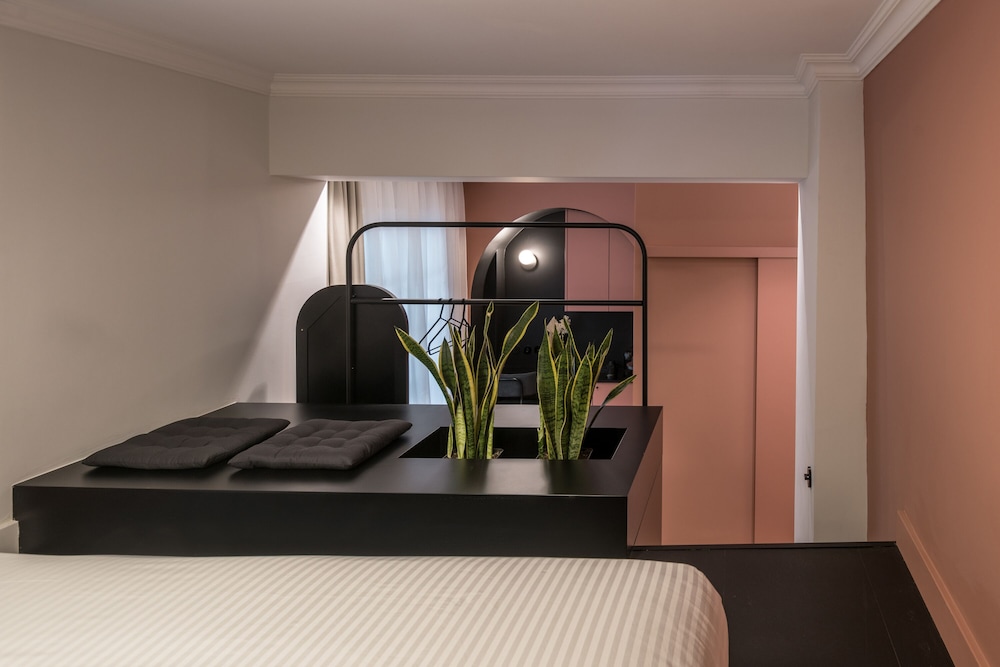 72 AD Suites 35/57