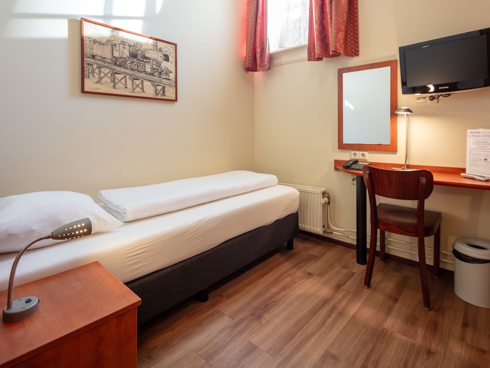 A-Train Hotel 28/63