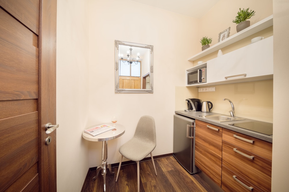 City Residence Apartment Hotel 50/50